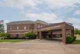 302 Front - Photo 12