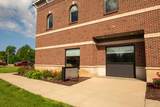 302 Front - Photo 2