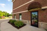 302 Front - Photo 4