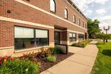 302 Front - Photo 13