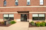 302 Front - Photo 16