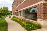 302 Front - Photo 17