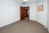 302 Front - Photo 4