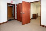 302 Front - Photo 9