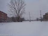 2691 Rochester - Photo 4