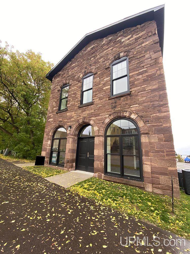 311 Lakeshore Blvd - Photo 1