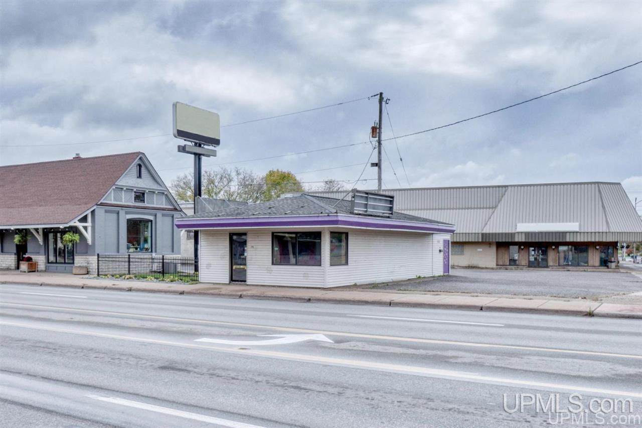 302 Stephenson Ave - Photo 1