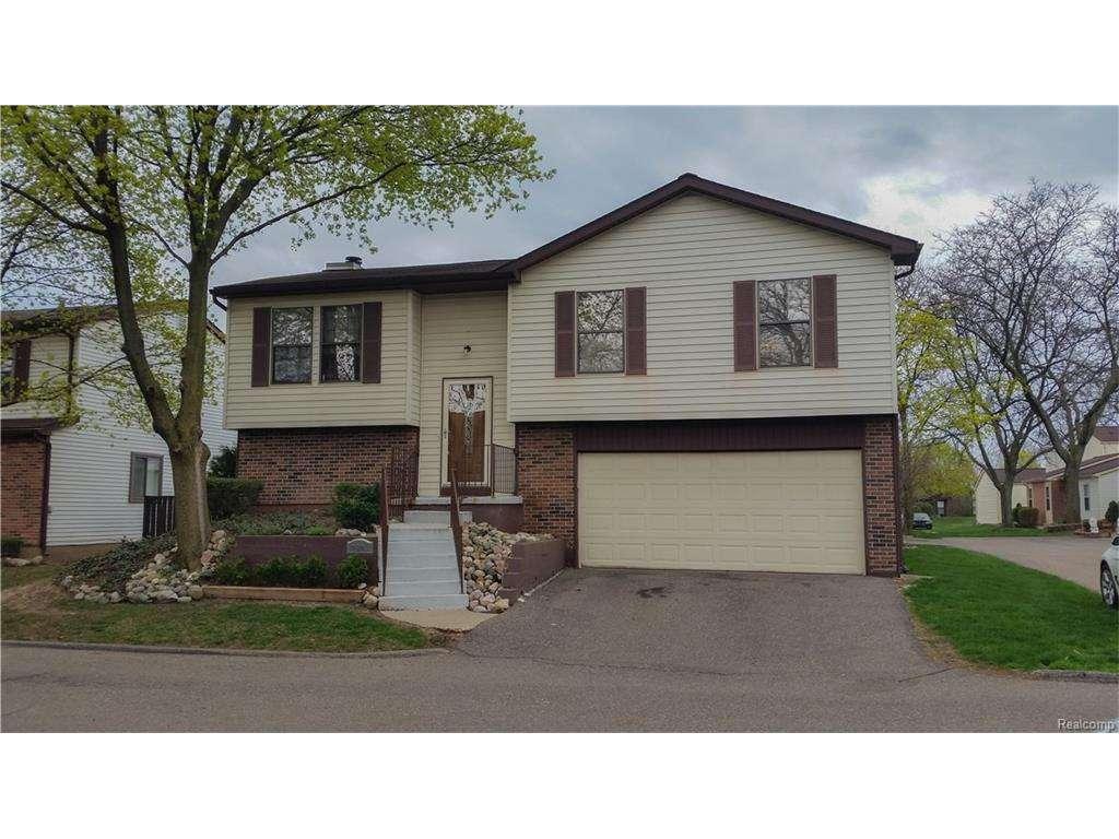 2921 Roundtree Dr, Troy, MI 48083 (MLS #217030979) :: The Peardon Team