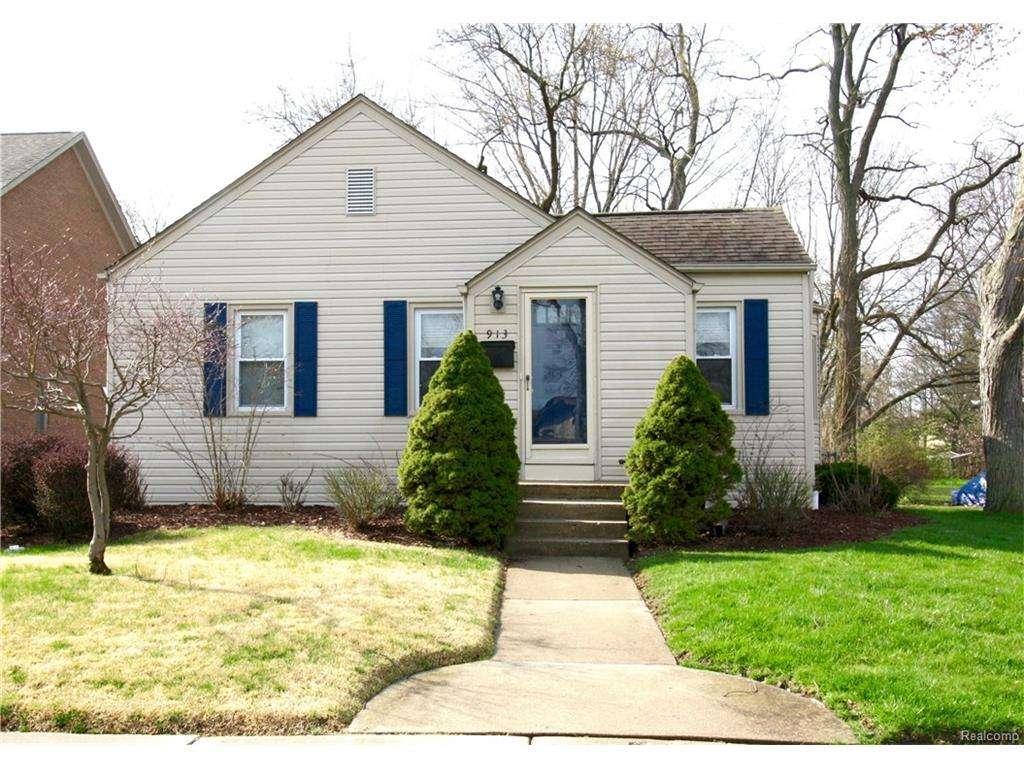 913 Magnolia Ave, Royal Oak, MI 48073 (MLS #217030063) :: The Peardon Team