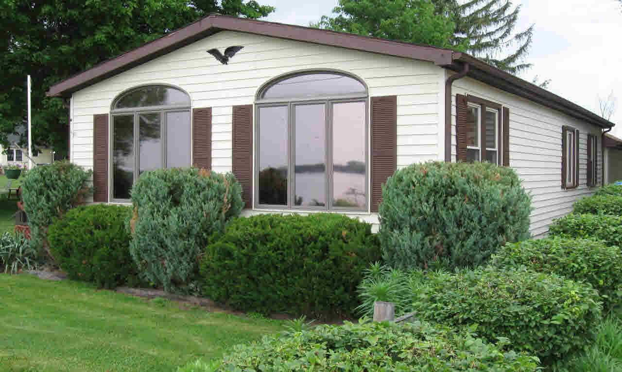 727 Lake Dr - Photo 1