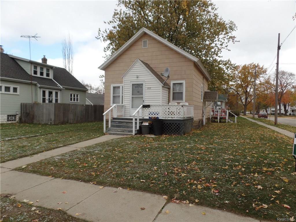 1025 12TH ST - Photo 1