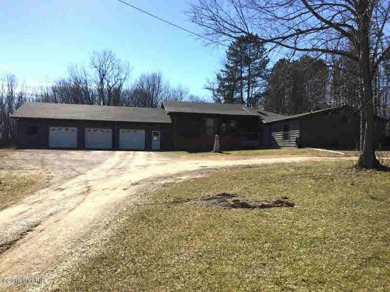 1085 Wolf Rd - Photo 1