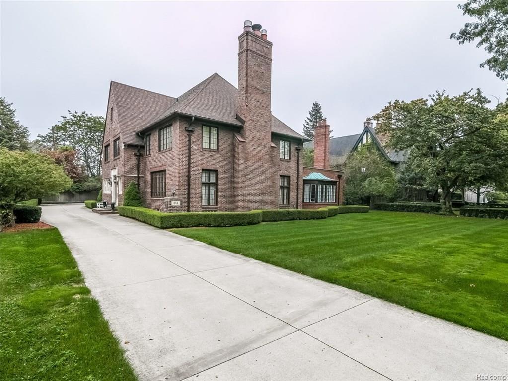 854 Edgemont Park - Photo 1