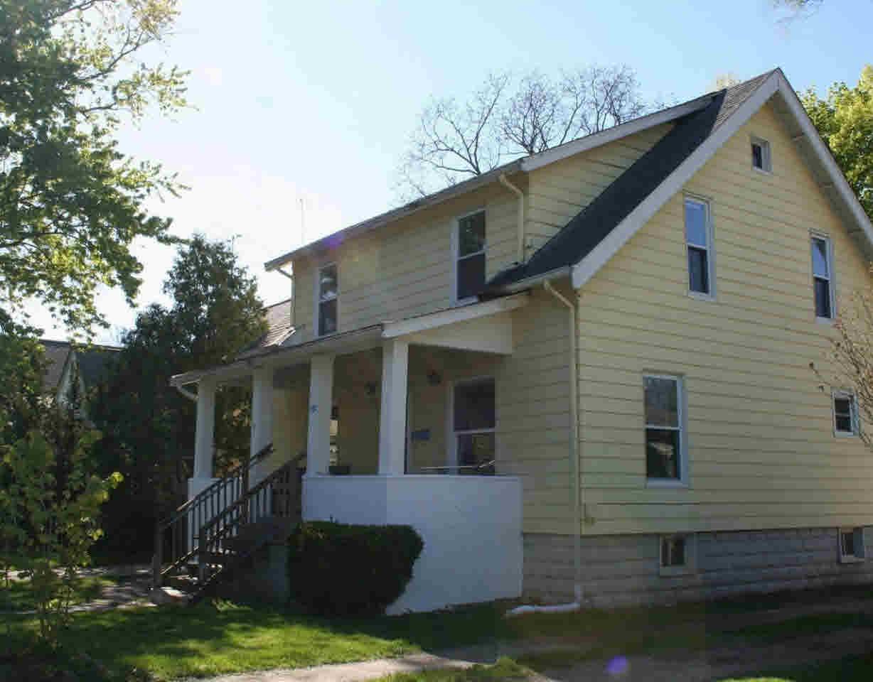 922 Woodlawn Ave - Photo 1