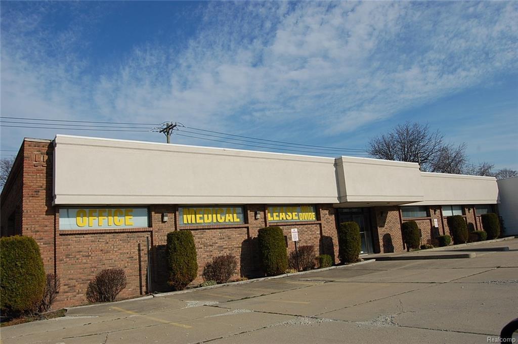 2411 Fort St - Photo 1