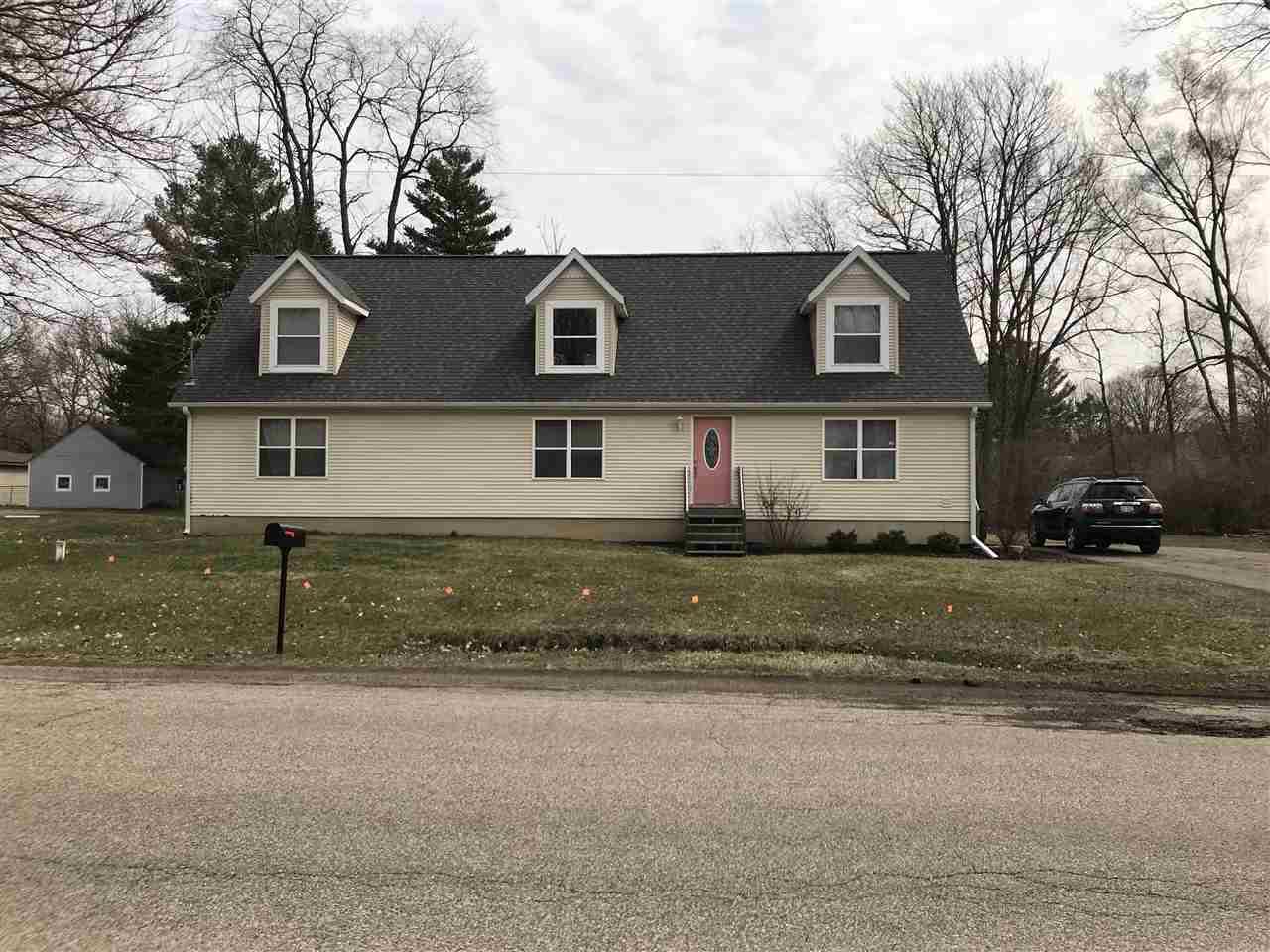 949 Denecourt - Photo 1
