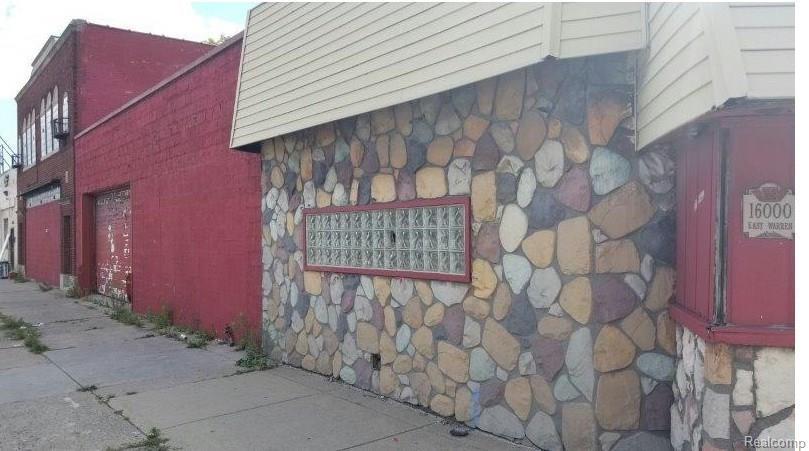 Warren Ave - Photo 1