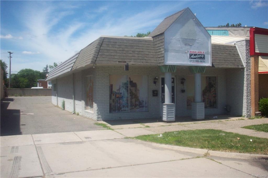 22035 Gratiot Ave - Photo 1
