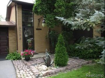 2738 Berry Dr - Photo 1