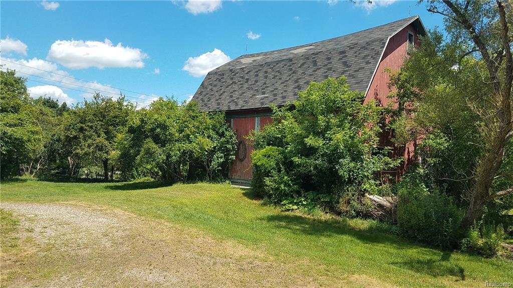 1841 Crooks Rd - Photo 1