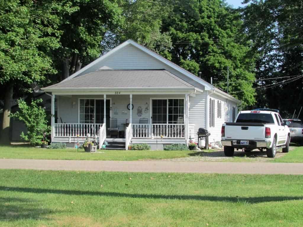 884 Johnson Dr - Photo 1