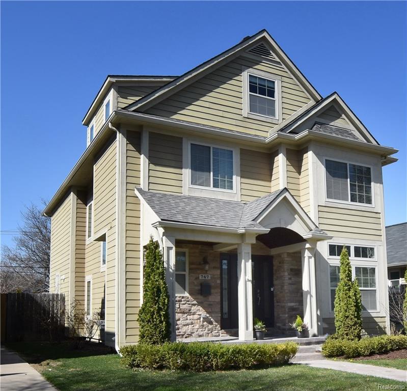 747 Chapin Ave - Photo 1