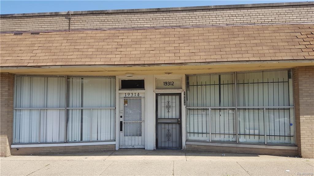 19314 7 MILE RD W - Photo 1