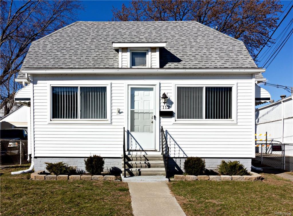 112 Bennett St - Photo 1