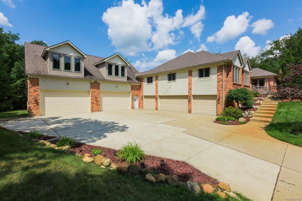 1261 Pine Ridge Rd - Photo 1