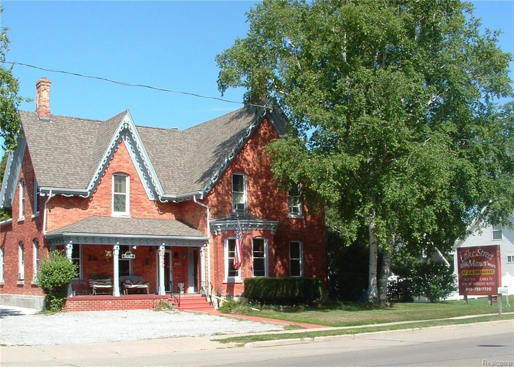 8569 Lake St - Photo 1