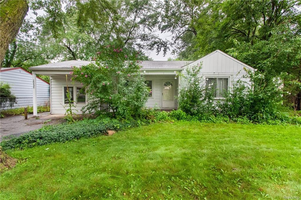 20435 Louise St - Photo 1