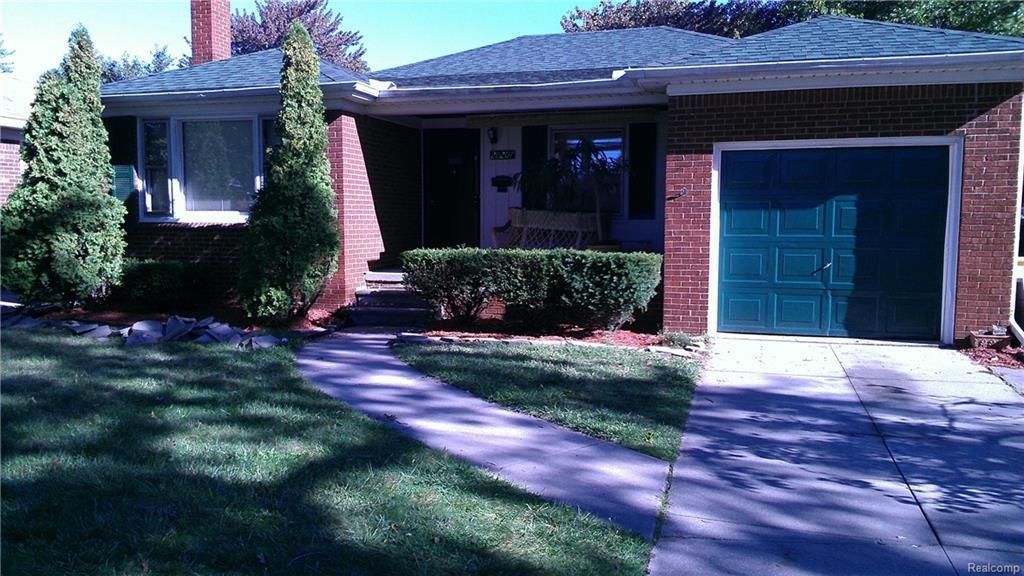 20207 Elizabeth St N - Photo 1