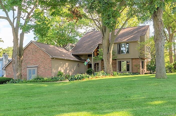 264 Woodedge Dr - Photo 1