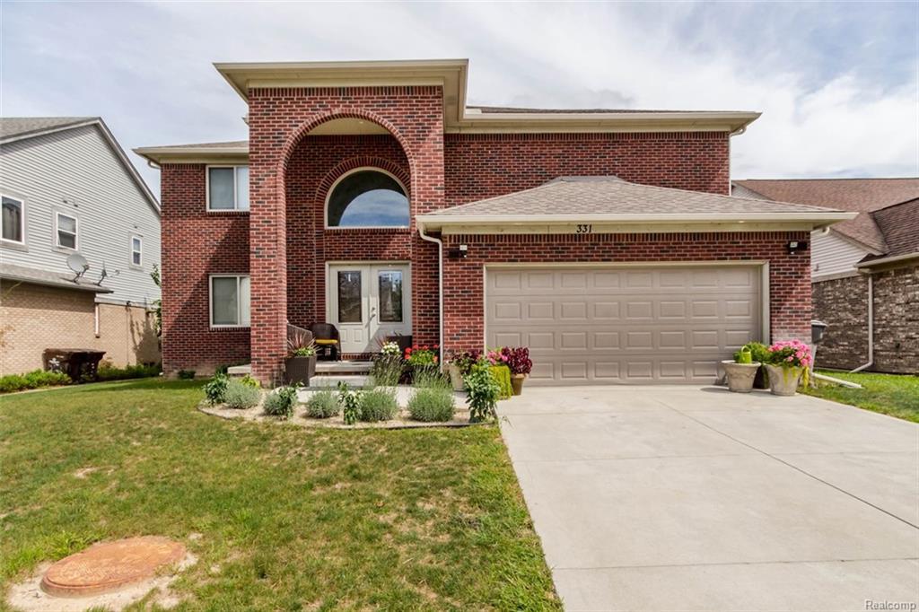 331 Cherry Ln - Photo 1