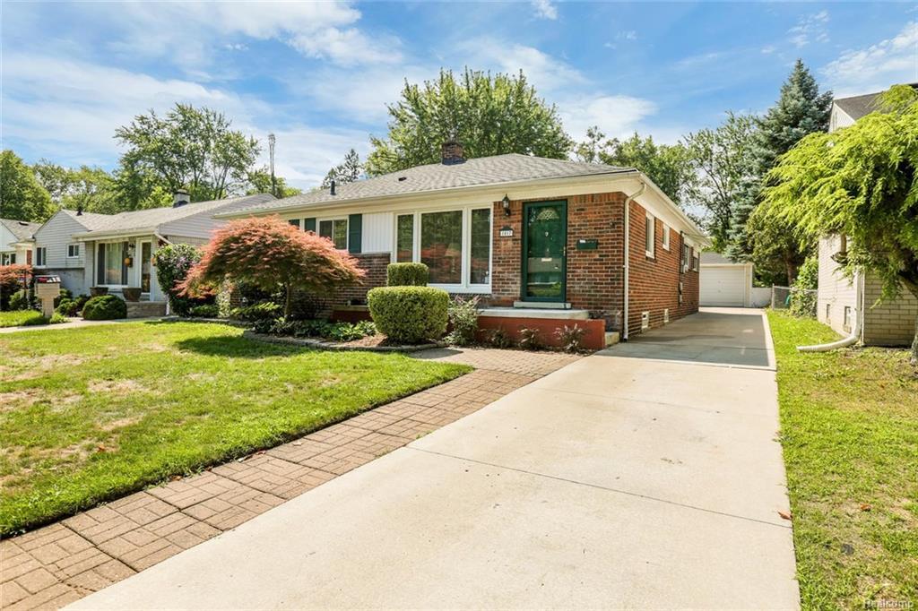 1017 Hickory Ave - Photo 1