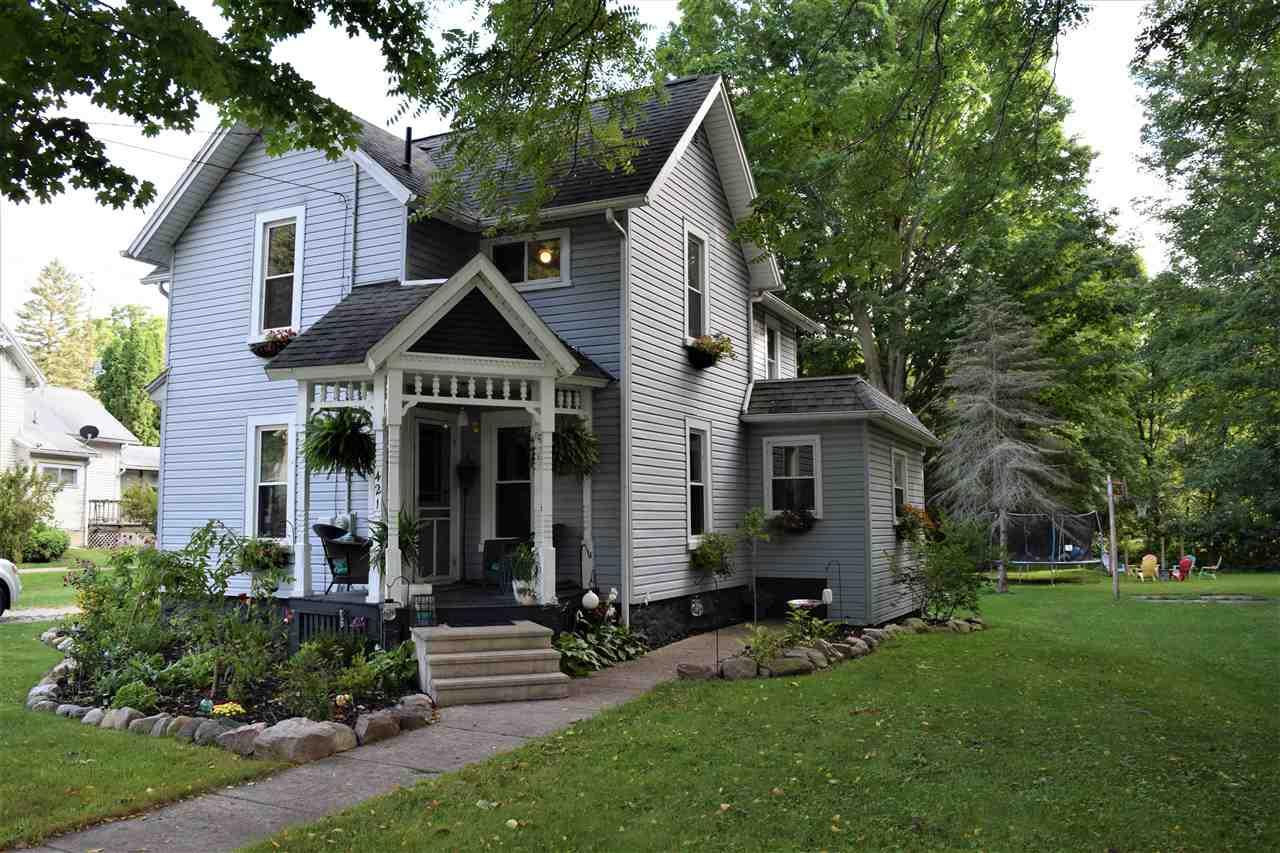 421 Hanover St - Photo 1