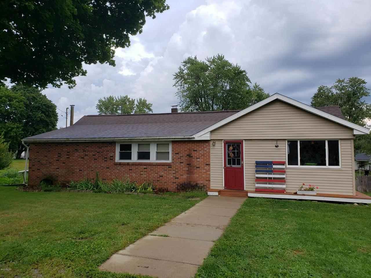 131 Marcus St - Photo 1