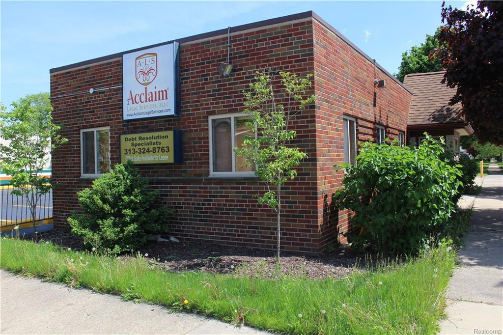 19353 Carlysle St - Photo 1