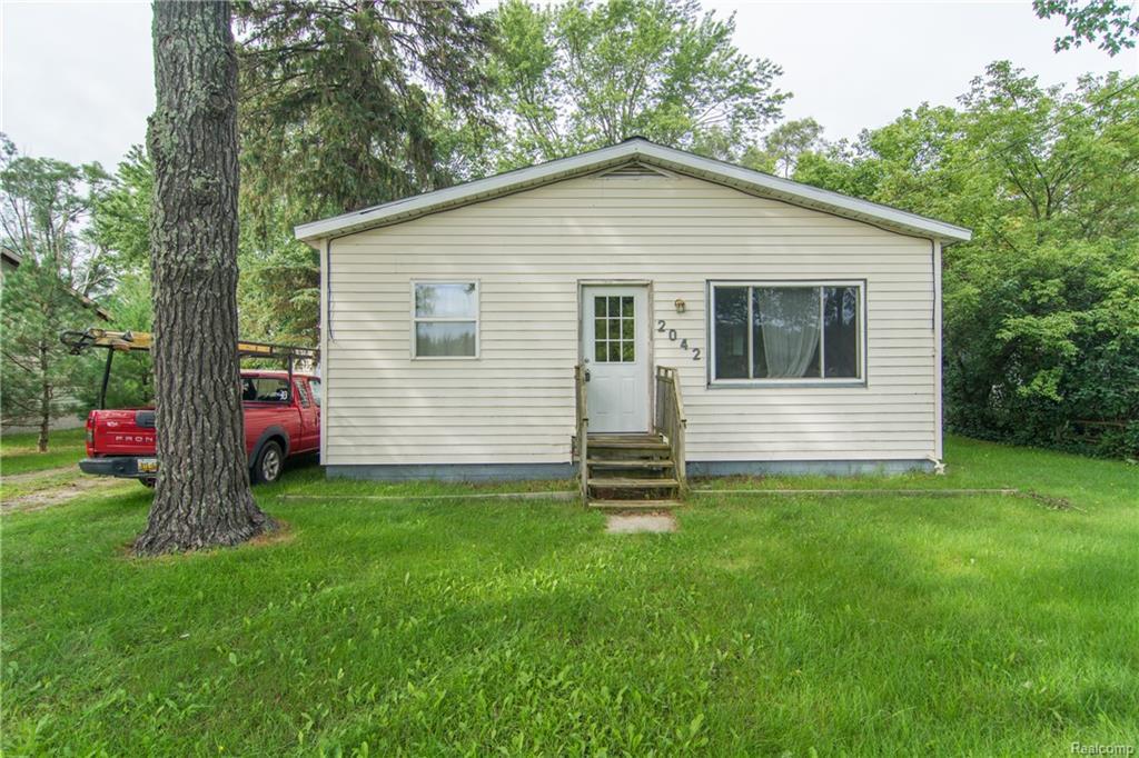 2042 Main St - Photo 1