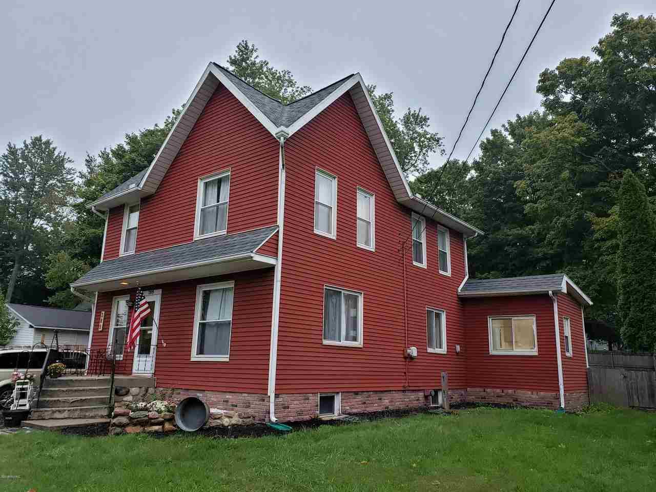 209 Oak St - Photo 1