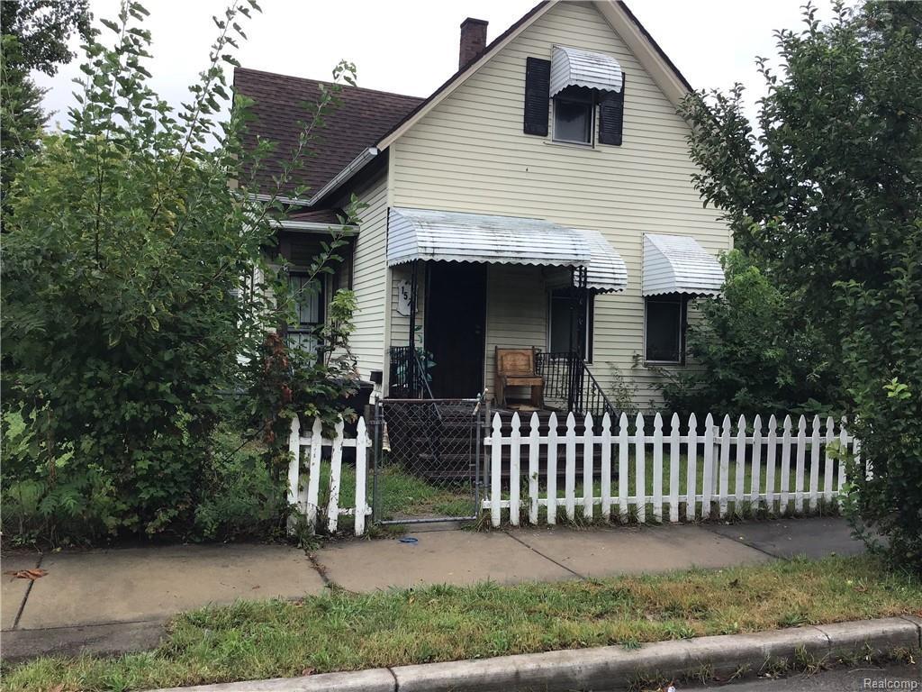 1572 Temple St - Photo 1