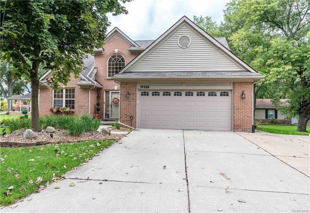 17329 Louise St - Photo 1