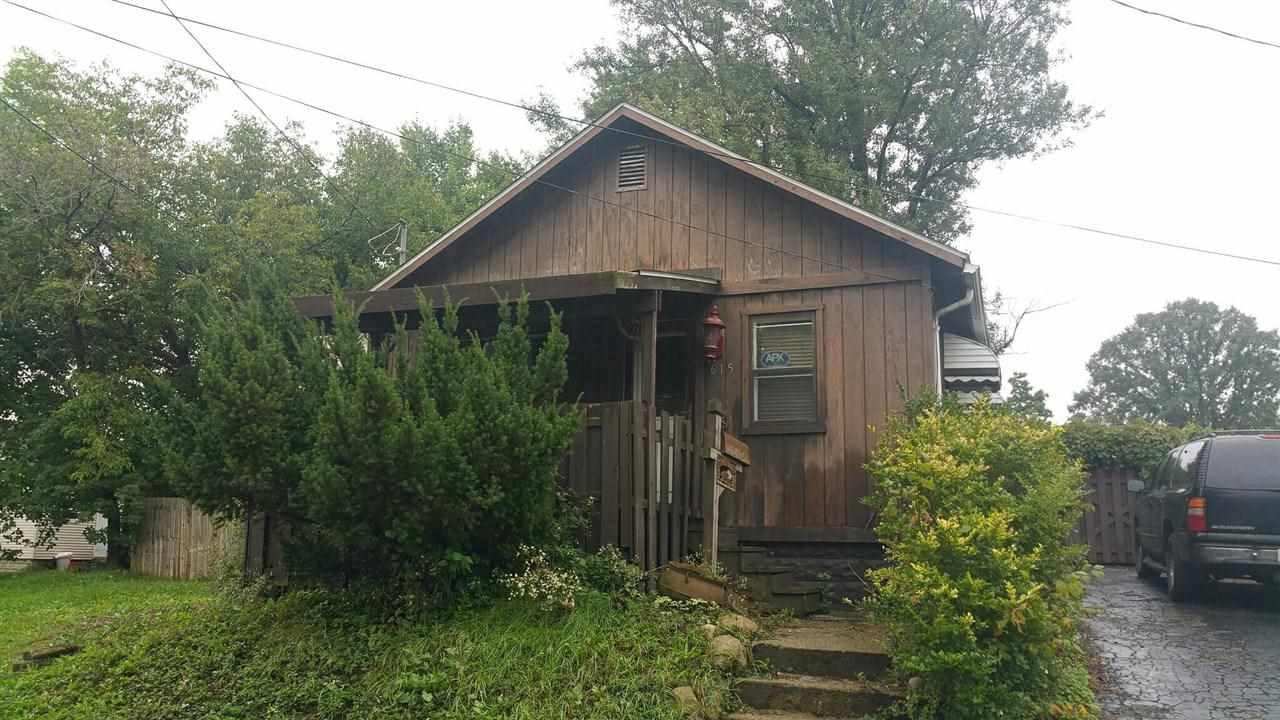 615 Victoria - Photo 1