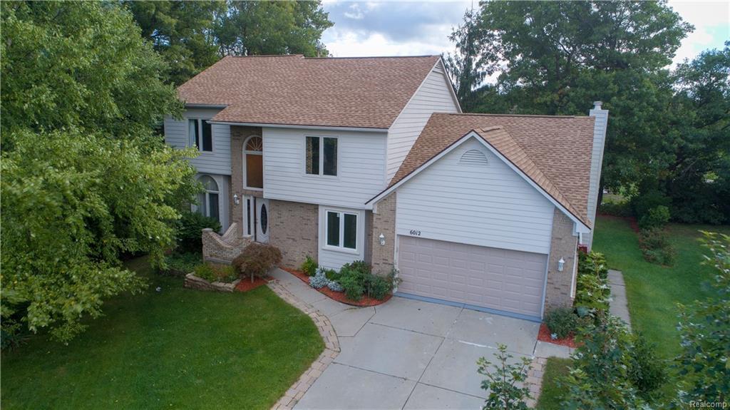 6012 Jennifer Crescent - Photo 1