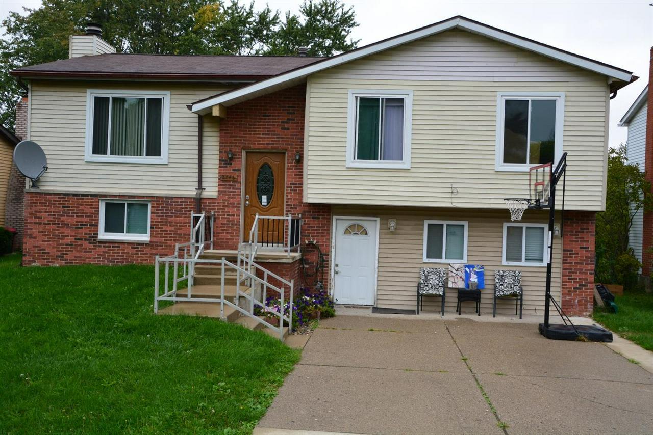 2746 Eastlawn Ave - Photo 1