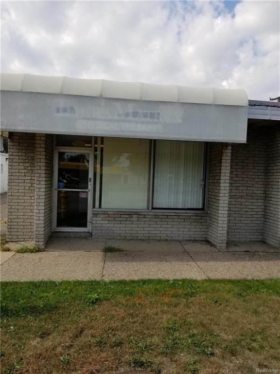 22133 Gratiot - Photo 1