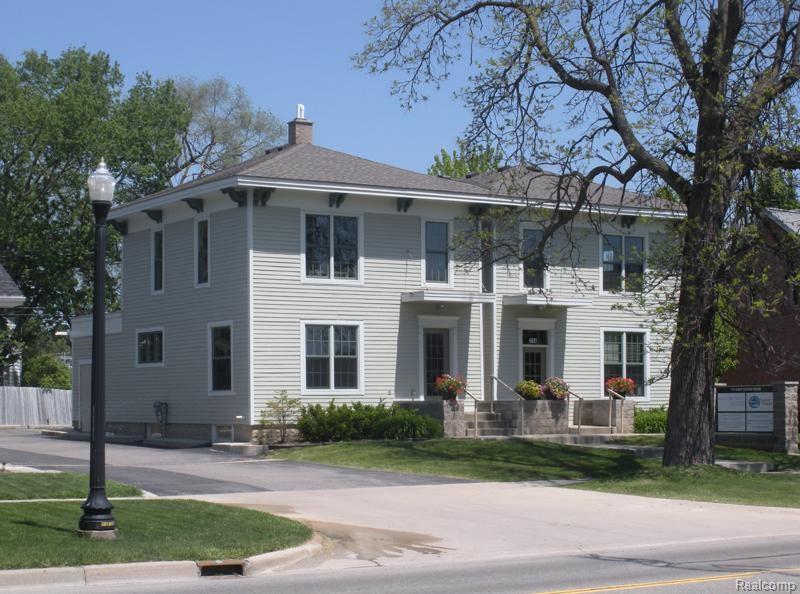 714 Grand River Ave - Photo 1