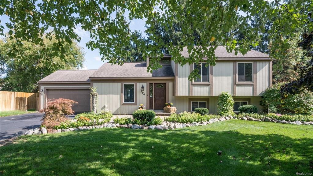 696 Estes Crt - Photo 1