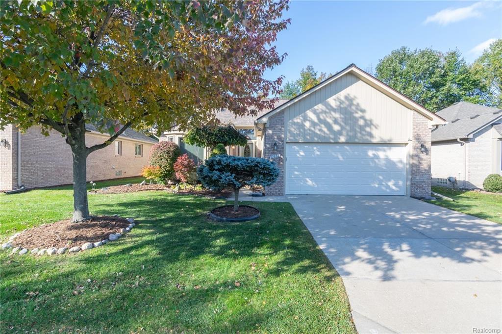 17832 Pointe Cir - Photo 1