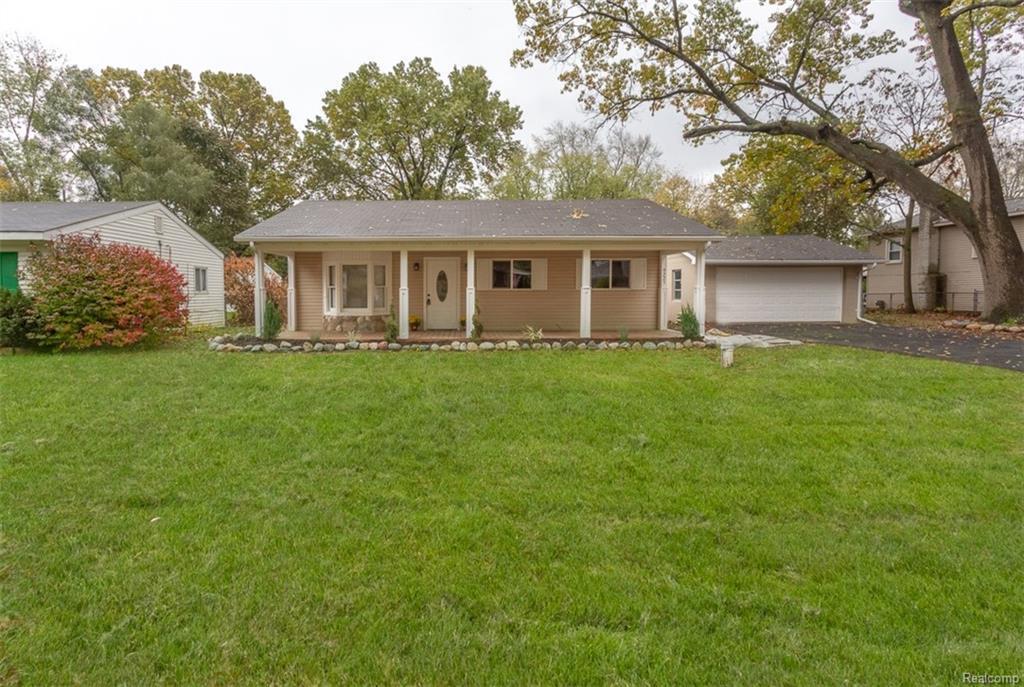 9225 Sandison Dr - Photo 1